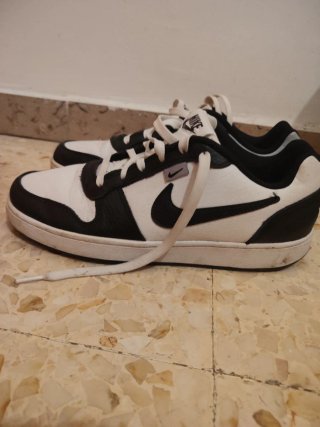 Zapatillas Nike Blancas y Negras