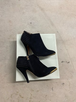 Botines Negros Marypaz con Tachuelas