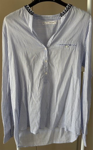 Blusa SFERA a rayas azul y blanca
