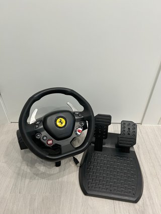 Volante Thrustmaster Ferrari para PS5