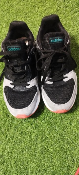 Zapatillas Adidas Negras y Grises