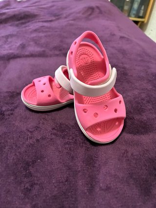 Sandalias Crocs Rosa para Niños