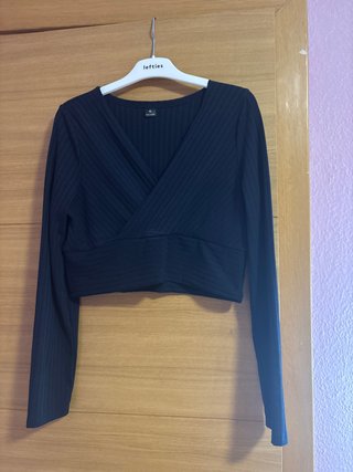 Top Negro Manga Larga Escote Cruzado