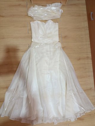 Traje de novia beige
