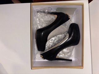 Zapatos de tacón Michael Kors negros