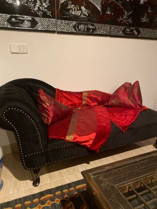 Chaise Longue Negra con Tachuelas