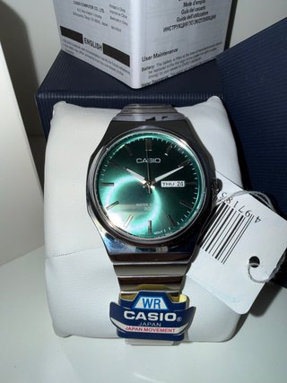 Reloj Casio Plateado con Esfera Verde