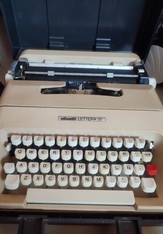 Máquina de escribir Olivetti Lettera 35