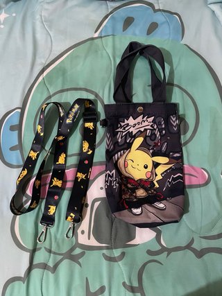 Bolso Pikachu negro · Correa ajustable y extraíble