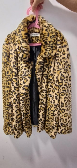 Abrigo de leopardo Naf Naf