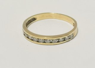 Anillo Media Alianza Oro 18k y Circonitas