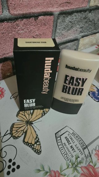 Maquillaje Huda Beauty Easy Blur