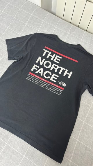 Camiseta The North Face básica
