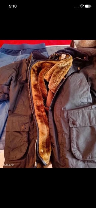 Chaquetón tipo Barbour con forro de pelo talla 11