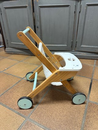 Cochecito de madera para muñecas