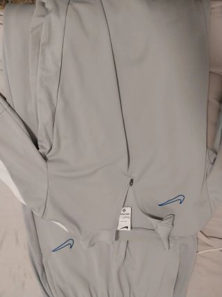 Chándal Nike Gris Talla L DE NIÑO DE 14 AÑOS