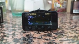 Afinador y Metrónomo Yamaha TDM-37