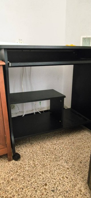 Mesa de ordenador negra
