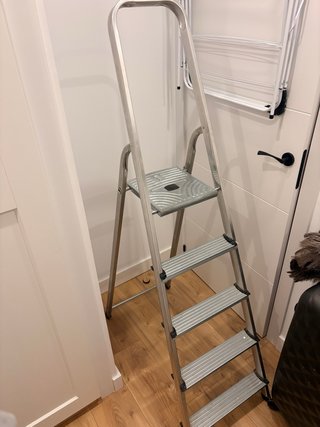 Escalera de Aluminio de 4 Peldaños