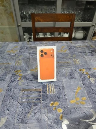 Caja iPhone 17 pro Naranja
