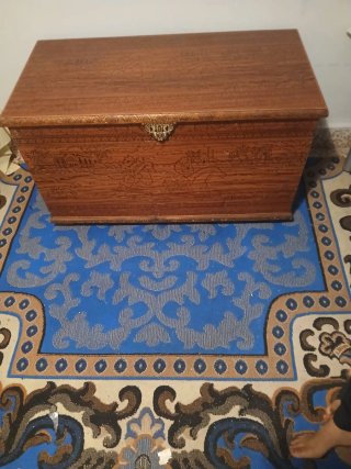 Baúl Antiguo de Madera Tallada
