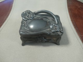 Antiguo Joyero de Peltre