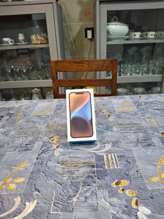 Caja iPhone 14 rojo