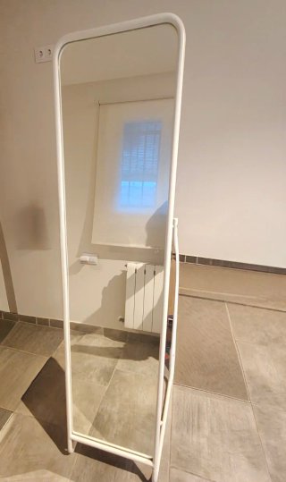 Espejo de pie blanco