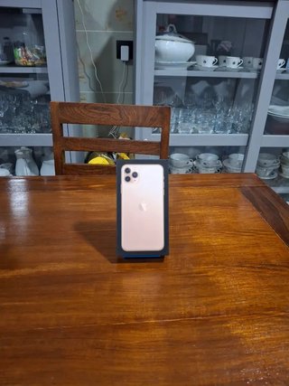 Caja iPhone 11 Pro Max dorado