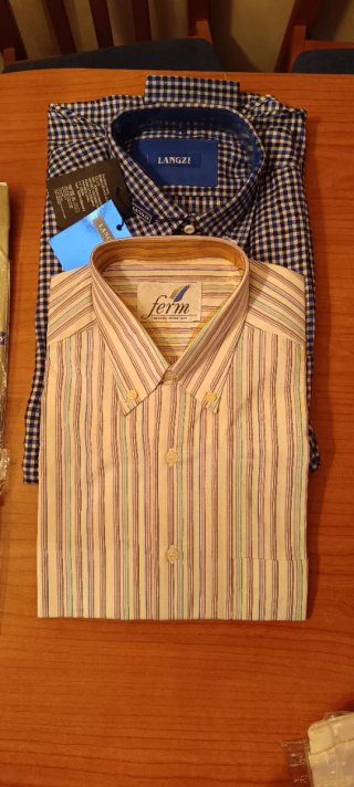 Lote de camisas y camisetas de hombre