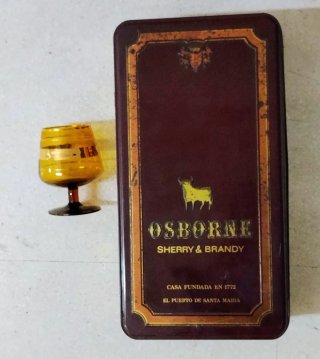 Caja Metálica Vintage Osborne con Copa - Colección