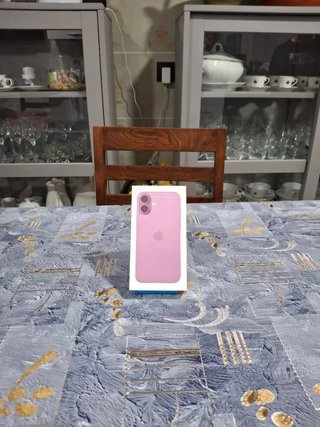 Caja iPhone 16 rosa