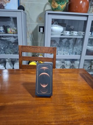 Caja iPhone 12 Pro Max dorado