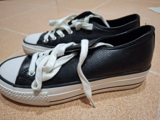 Zapatillas Negras Tipo Converse