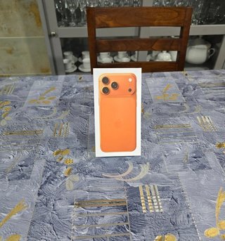 Caja iPhone 17 Pro Max Naranja