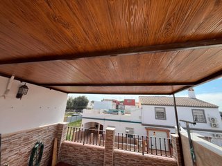 Pérgola con Tejado de Panel Sándwich