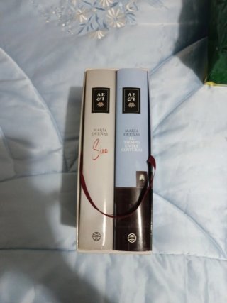 Estuche El tiempo entre costuras y Sira