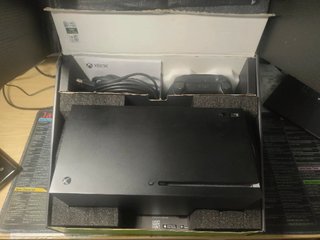 Xbox Series X 1TB + Mando + Caja