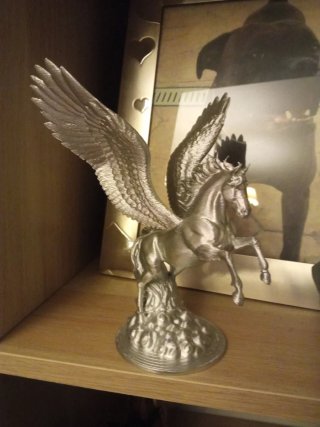 Figura de Pegaso Plateada