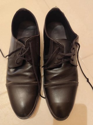 Zapatos de vestir negros con cordones para hombre
