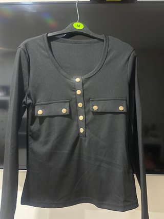 Jersey Negro con Botones Dorados Talla M