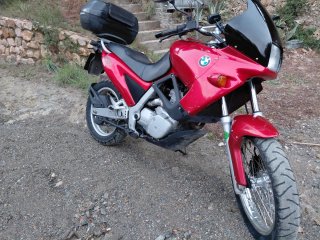 Moto BMW F650 Roja