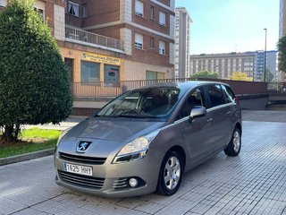 Peugeot 5008 2012