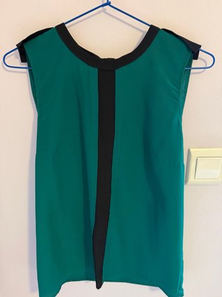 Blusa sin mangas verde y negra