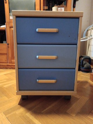 Cajonera de madera con 3 cajones
