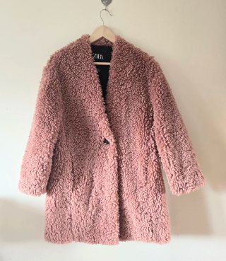 Abrigo de peluche rosa Zara