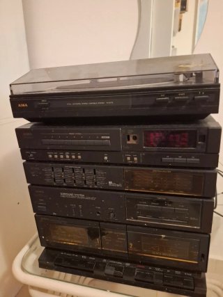Cadena de música Aiwa con tocadiscos
