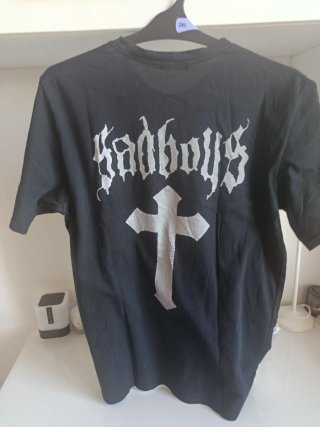 T-shirt nera con stampa posteriore