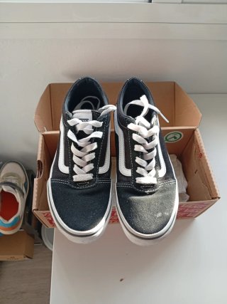 Zapatillas Vans Negras con cordones número 34
