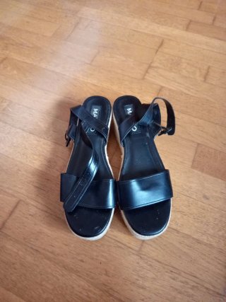 Sandalias de cuña Mango negras
